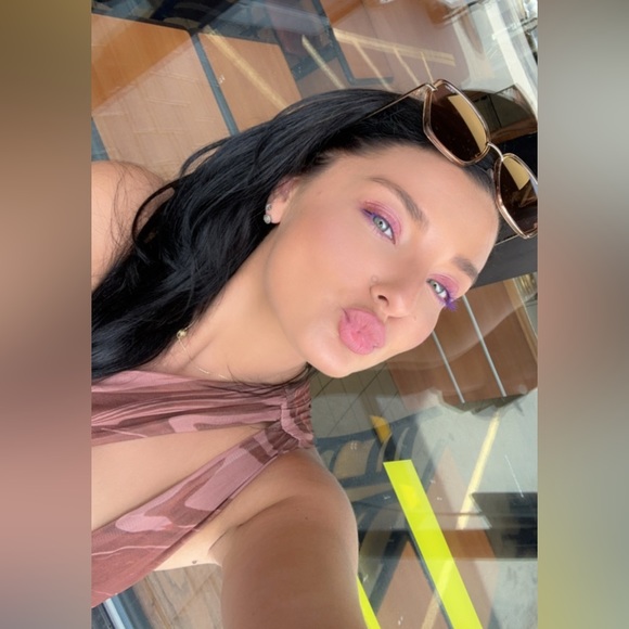 Meet Your Posher - Picture 4 of 16